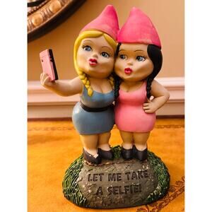 Big Mouth The Selfie Sisters Garden Gnome 9" Best Friends Statue Fun Charming